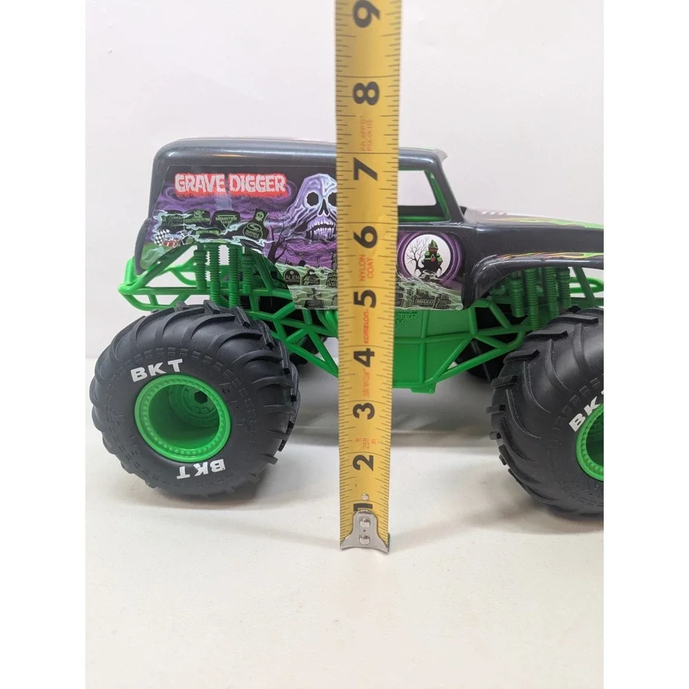 Monster Jam Spin Master Grave Digger 1:15 RC Truck Model 66801 - No Remote *Read